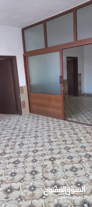 بيت للبيع.