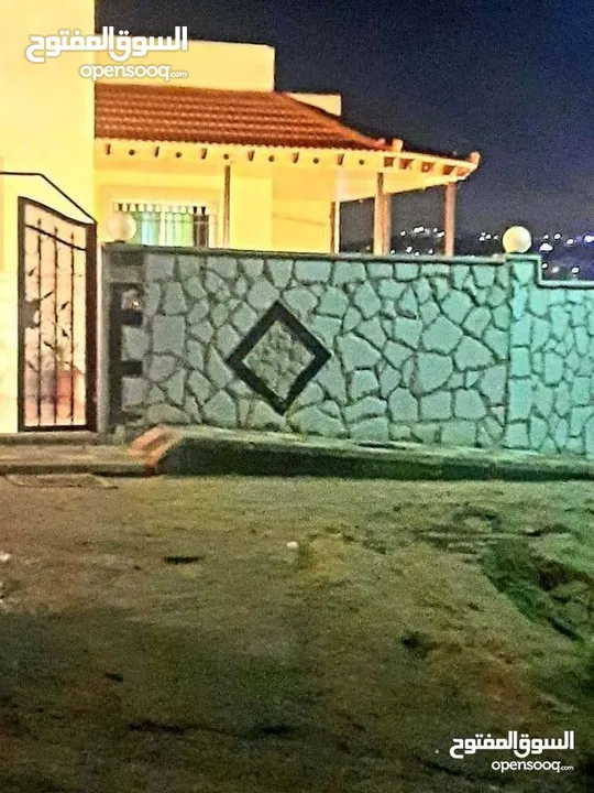 تركيب جميع انواع القرميد  تفصيل ابواب وحمايات ودربزنات  تركيب مظلات وبرقلات   صيانه عامه