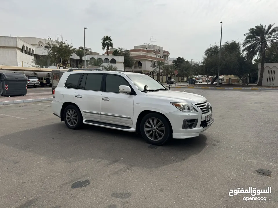 (Lexus/LX570/2010/GCC/Modified to 2015 Exterior only)  لكزس 2010 / LX570 / خليجي _ محول 2015 خارجيا