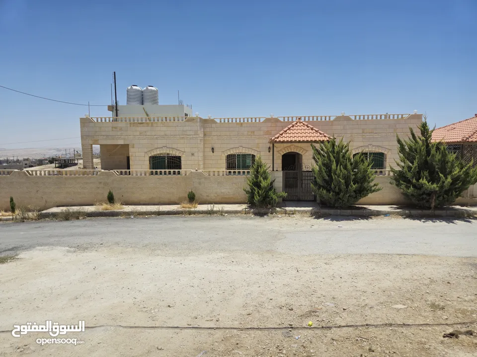 فيلا لم تسكن تشطيب فخم واجهة 35 متر حجر عالشارع في منطقة الجريبا - ياجوز