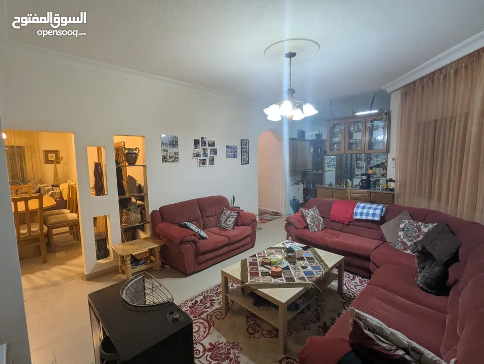 شقة بمنطقة المدينة الرياضية مساحة 157 متر بسعر مغري تدفئة راكبة ،كراج خاص، مصعد، مطبخ راكب