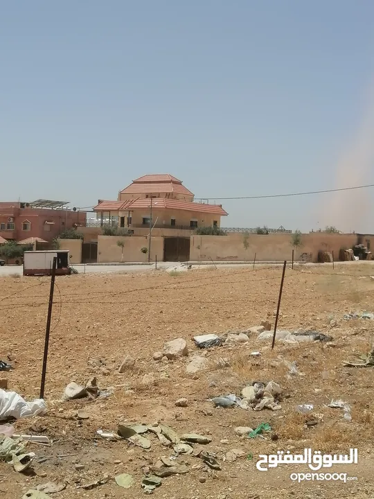 منزل للبيع على شارع 100 مطل منطقة جميلة جدا و هاذيه