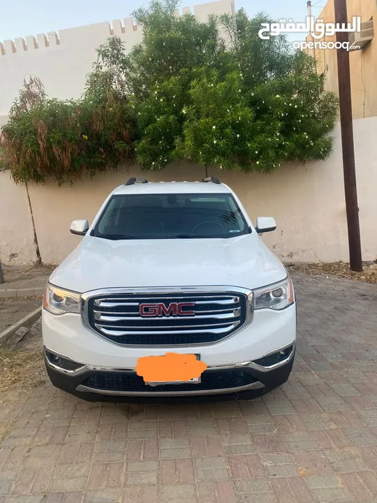 Gmc Acadia SLT 2019 white leather seat and full option and Grey