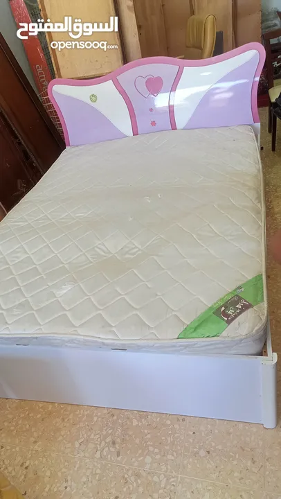 تخت مفرد ونص مع فرشه زنبركيه