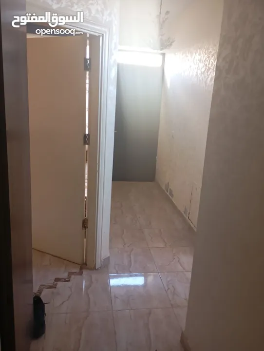 شقة للبيع في ضاحية الرشيد خلف ماي ماركت