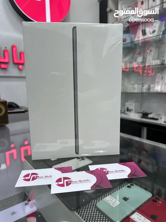 Apple ipad (9th Generation) 9 ايباد   64GB  متوفر باللون السكني و السلفر  جديد مسكر بالكرتونة كفالة