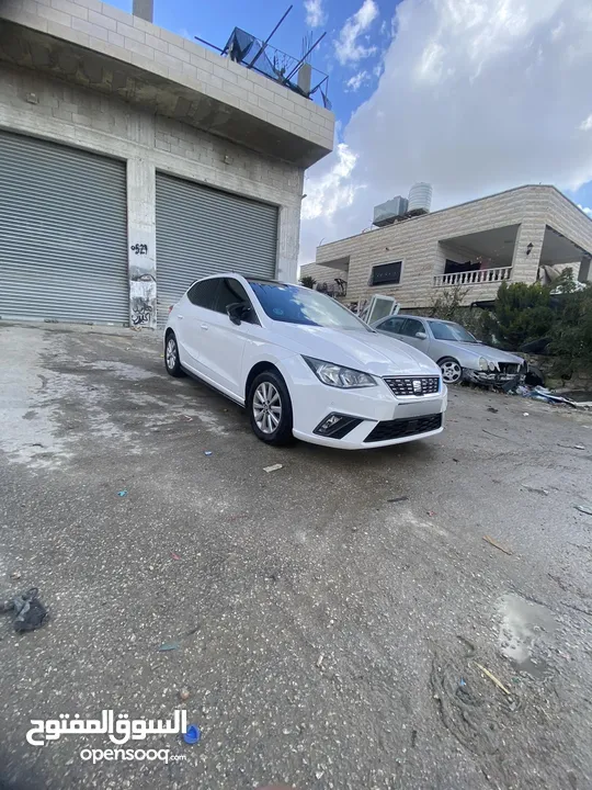 سيات ابيزة للبيع