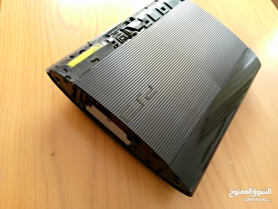 بلايستيشن 3 مستعمل للبيع مع كل اغراضه مهكر عليه 25لعبة و 3مكاتب لتنزيل الالعاب