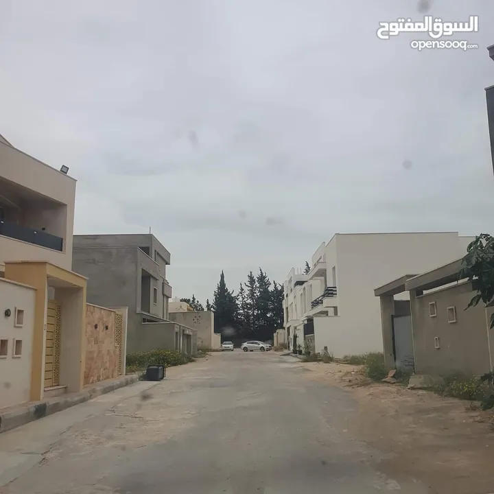 للبيع قطعة أرض سكنية طرابلس في منطقة السراج طريق المواشي بعد جامع الصحابة ومدرسة المعرفة