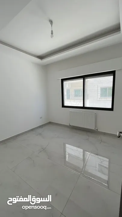 شقة طابق ثاني   بإطلالة رائعة وجذابة