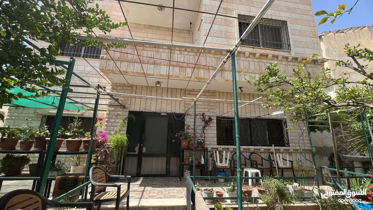 منزل للبيع موقع مميز و اطلاله مميزه و محدث بالكامل