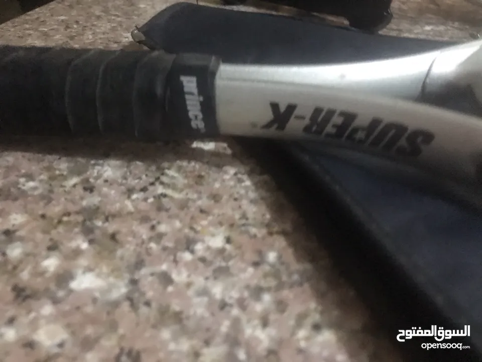 مضرب تنس ارضي