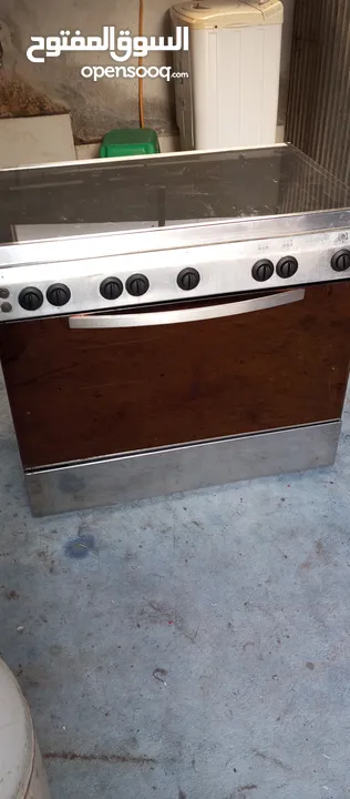5 burner gas oven neat and clean excellent working condition