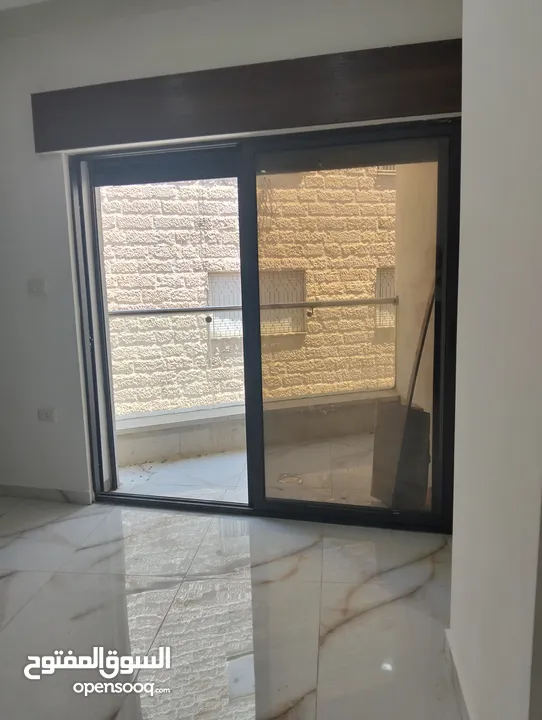 شقة سكنية الياسمين -عمارة القيسي - تبعد عن تاج مول دقيقتين - إيجار سنوي لعرسان جدد أو عائلة صغيرة -