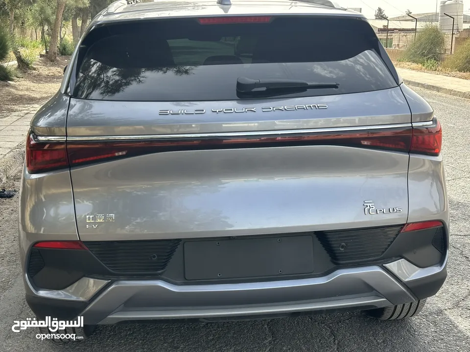 بي واي دي ايوان 2022 يوجد عدة سيارات بطاريه كبيره