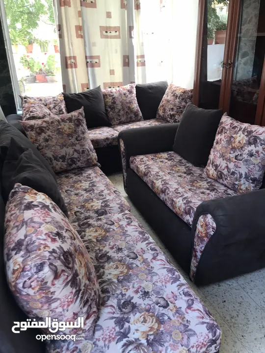 طقم كنب خشب تفصيل 8 مقاعد بحالة ممتازة