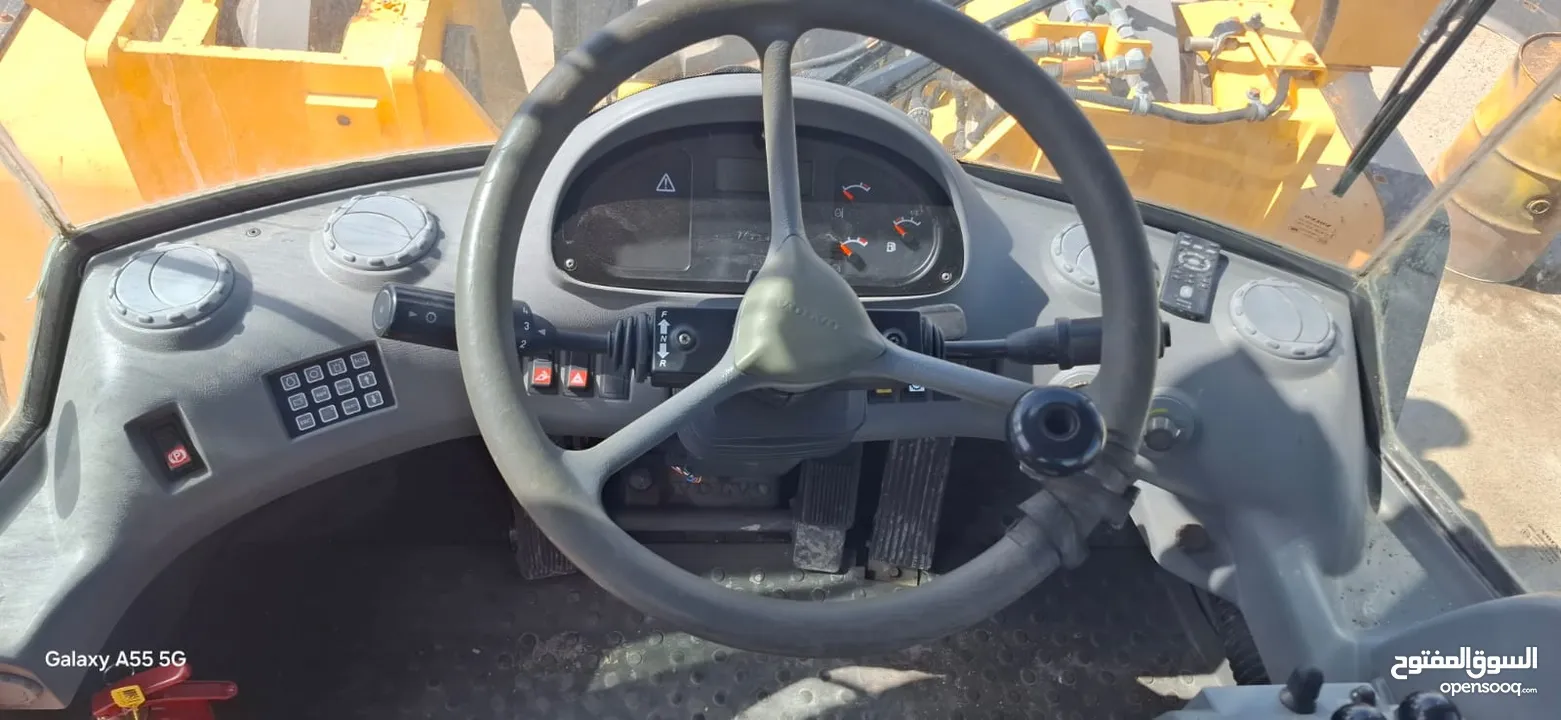 جرافات عدد 2  Volvo F180 +Volvo E180