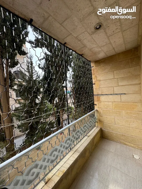 شقة للبيع في صويلح  طلوع سامح مول 150 متر طابق ارضي  3 غرف نوم، صالة وصالون و كراج و مخزن و حمايات