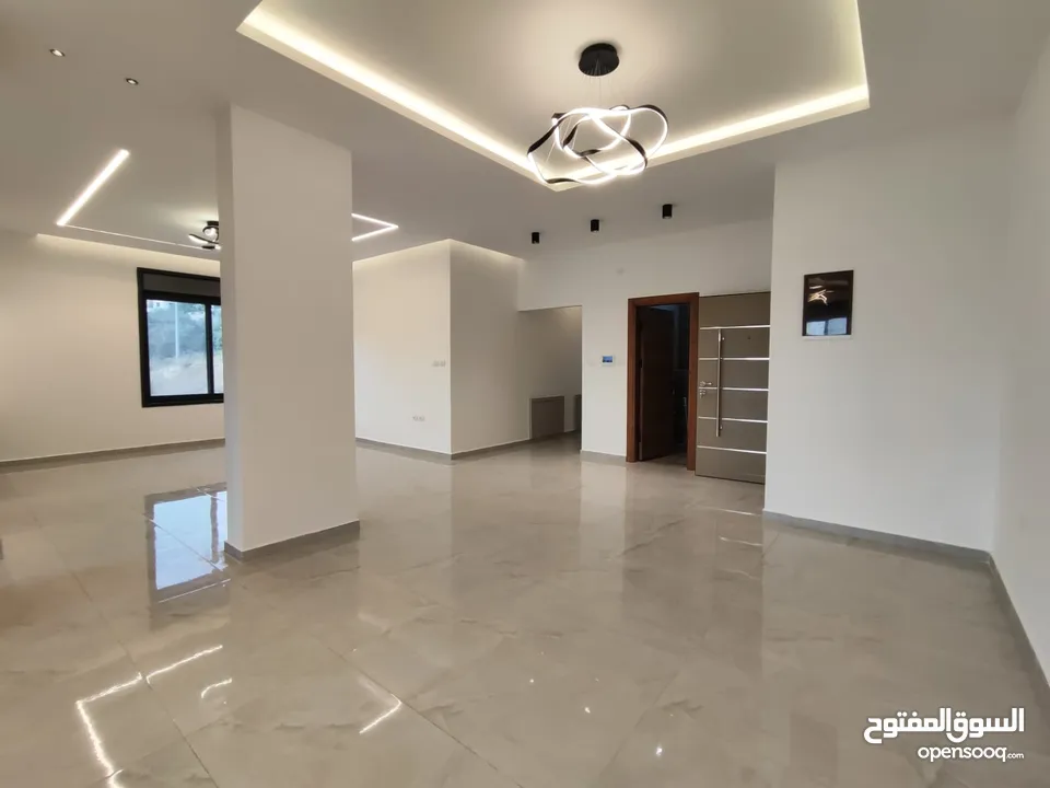 شقة فاخرة للبيع – الطيرة  امتداد شارع المطل