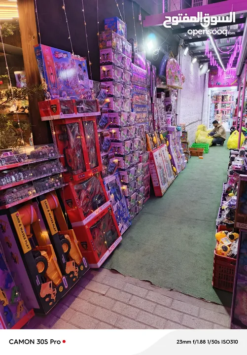 محل ألعاب تجاري للبيع فاضي خلو او بضاعته  في سوق السلطان بجانب مطعم كاربو