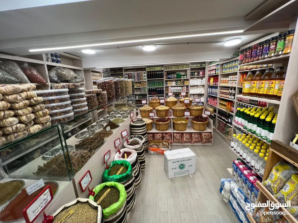 ديكور محل عطارة وماكينة قهوة شبه جديدة