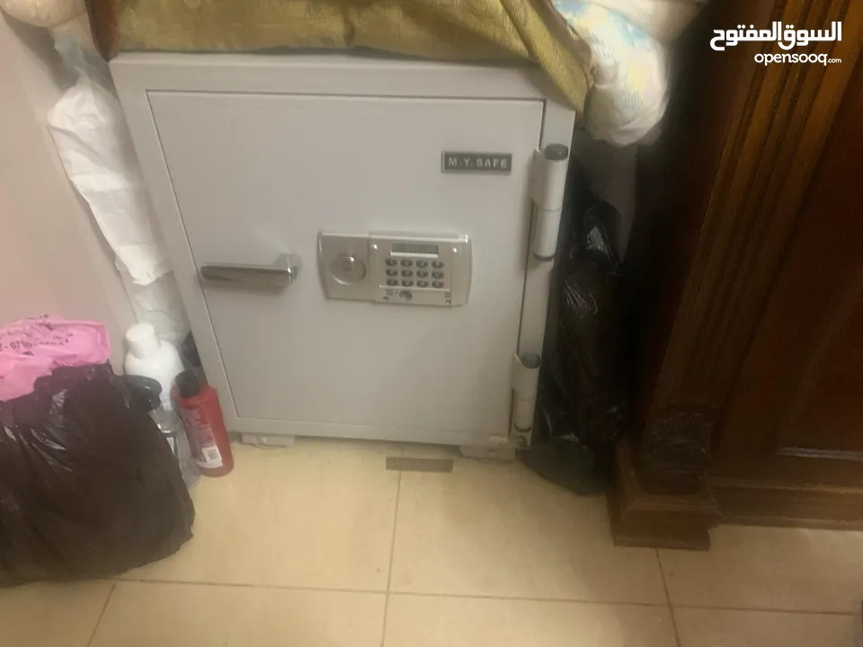 خزنة للبيع