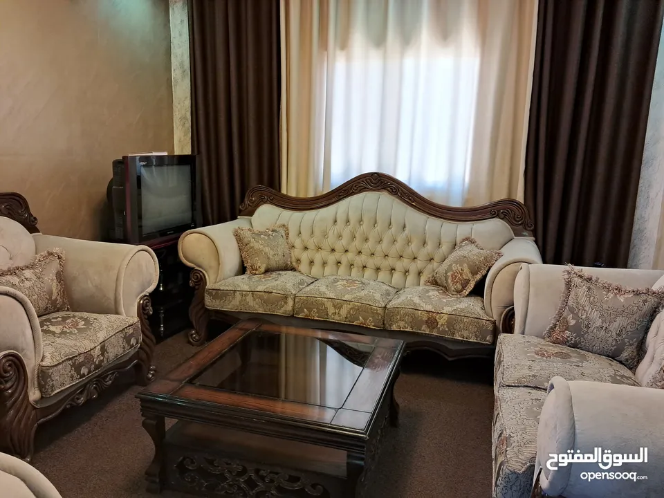 طقم كنب 7 مقاعد للبيع
