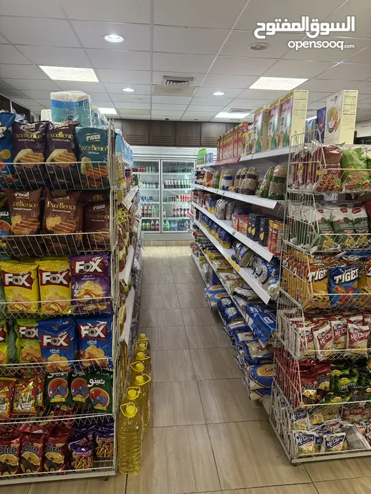 رفوف سوبر ماركت مستعملة بحالة ممتازة
