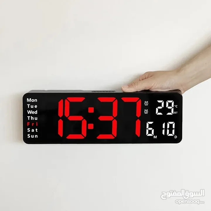 ساعات رقمية اليكترونية جداري مع ريموت كونترول // ساعة حائط رقمية بشاشة LED كبيرة، بتصميم عصري مقاس ع