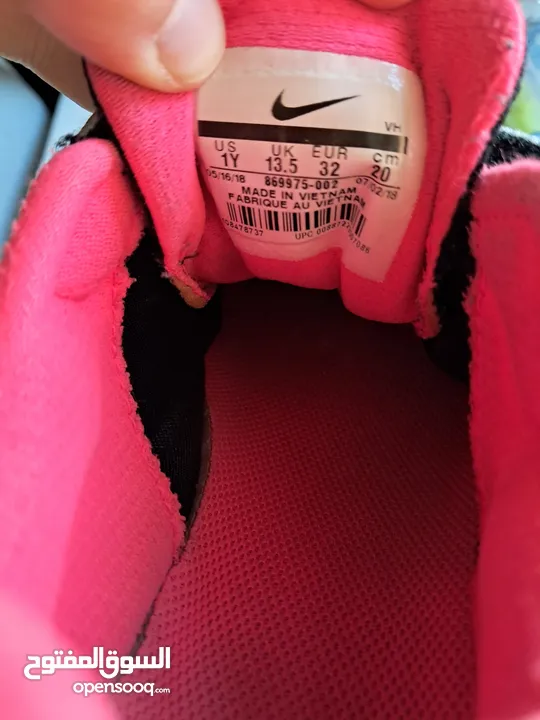 فستانان بناتي الاول ماركة next طويل والثاني مورد جديد غير مستعمل .  وحذاء ماركة nike الاصلي للبيع