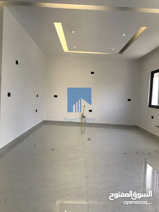 شقة فاخرة للبيع في الكرسي - خلف إدارة السير 165م مع ترس 25م تشطيب سوبر ديلوكس لم تسكن