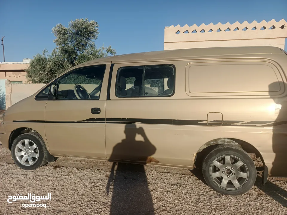 باص هونداي H1
