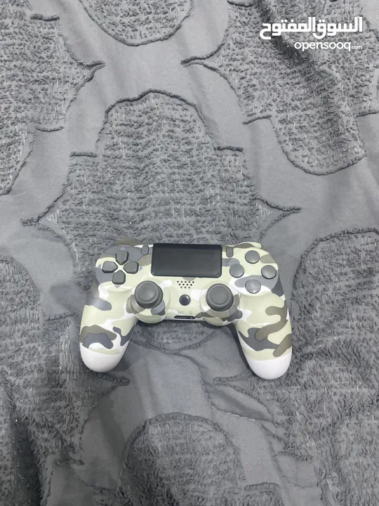 3 ps4 controllers