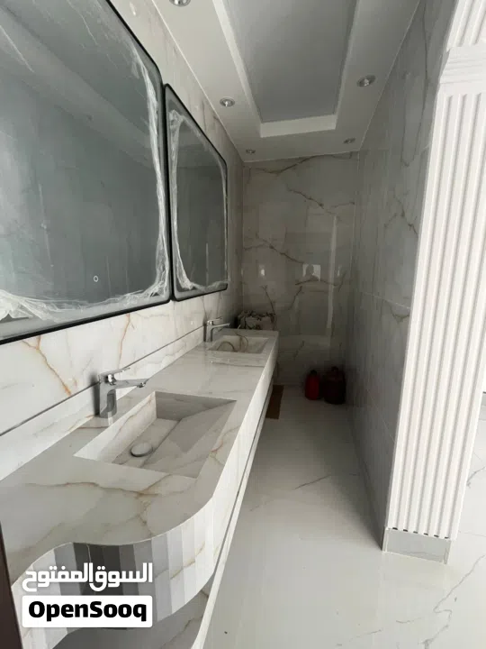 فــــيــــــــــــلا للـــــبيـــــع اول ســـــاكــــن مــــكــــونه مــن 7 غـــــرف و 10 حـــمامات