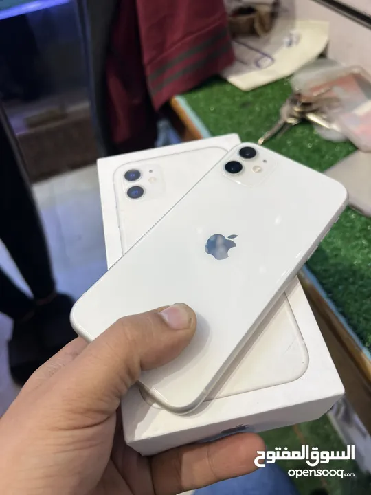 Iphone 11 128 وضمان تريد لاين و العلله