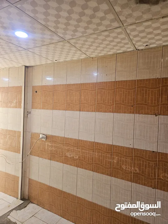 محل تجاري للايجار في طبربور ام العقارب مقابل القيادة العامة بالقرب من دوار النخيل