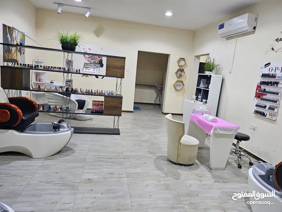 صالون نسائي فرصة استثمارية مميزة - للبيع مركز تجميل فاخر (صالون للسيدات) من المالك مباشرة بالشارقة