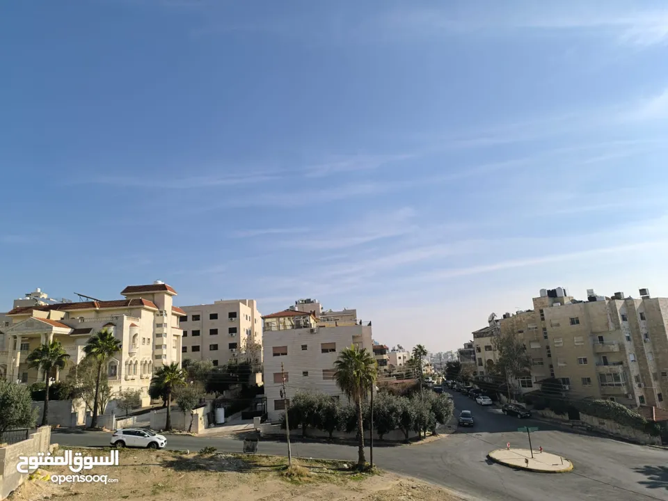 عقار سكني مميز للبيع في عمان الغربية الچاردنز قريب من كل الخدمات مع إطلالة بوجهتين
