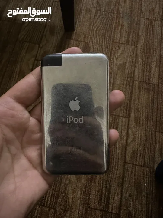 قطعة نادره جداً (iPod) الجيل الأول لمحبين أجهزه الآيفون