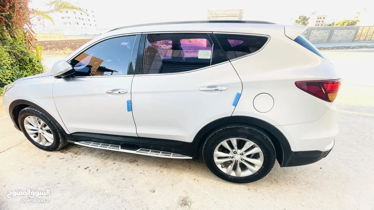 هيونداي سانتافيه دفع رباعي - بحالة ممتازة داخليا وخارجيا - GLS  Hyundai SantaFe