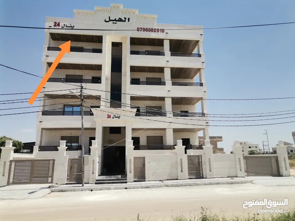 شقه فاخره جدا 170م ثالث فني للبيع على شارع البترا شرق كازيه الرجوب واربد مول قراند