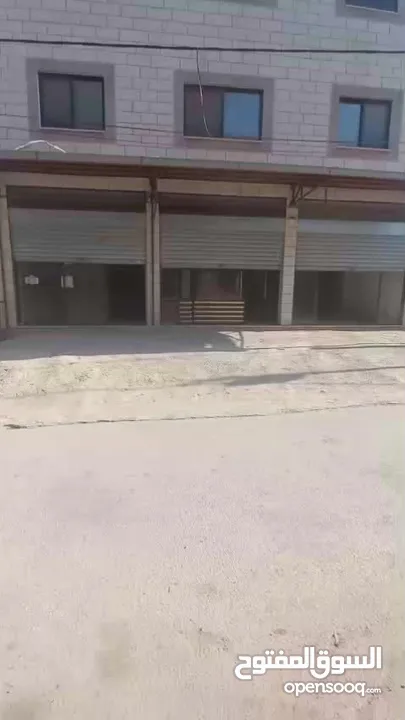 محلات ثلاث ابواب مشطبه للبيع كل مساحه محل طول10م فى عرض3,5بارتفاع4متر  نابلس خلف اسكان روجيب