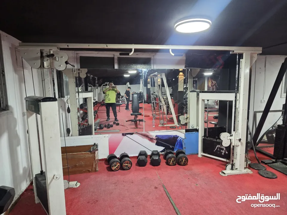 نادي حديد كامل الاجهزة