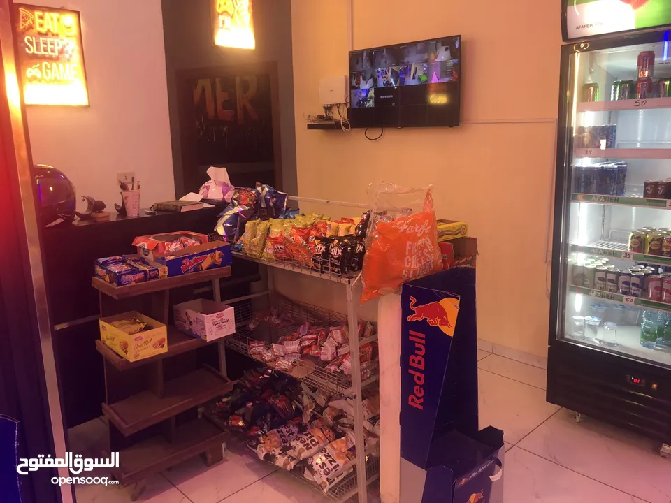 مركز العاب فيديو PlayStation وبلياردو