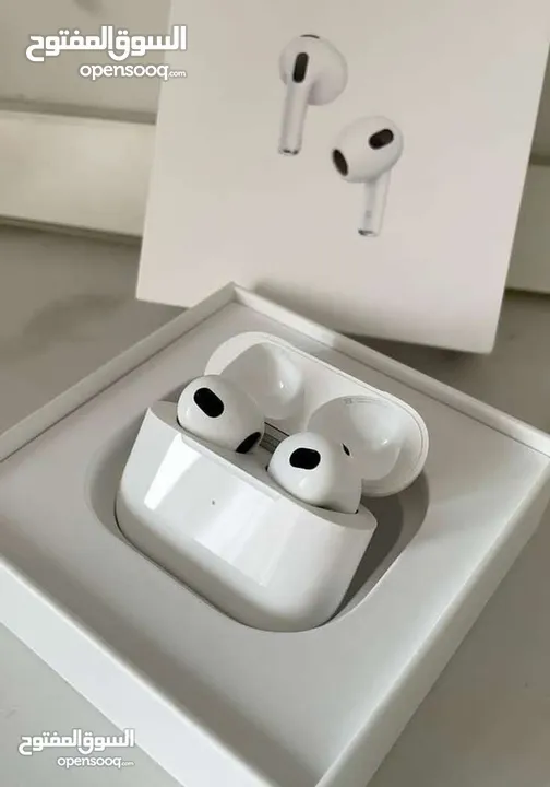 أختار الأصلي وريح راسك النسخة الأحدث والأقوى  بطارية تصل إلى 5ساعات من الأستخدام Apple AirPods 4 AN