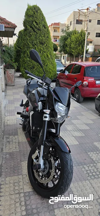 دراجة ابريليا 750 cc بحالة ممتازة 2016 ماشية 24000 فقط مالك ثاني صيانة دورية في الشركة 3200 دينار