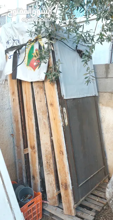 بواب خشب مع الحلق كامل نظاف 4 بواب
