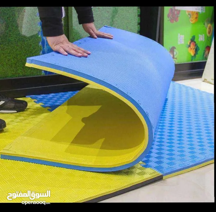 ارضيات فوم لمناطق الألعاب آمنة جدا للعب والقفز. متوفر جميع الألوان