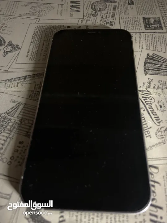 128 جيجا  بطاريته 79 ولا خدش  iPhone 12 pro (بحالة الوكالة الموقع الزرقاء )