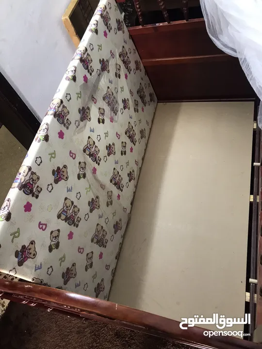 تخت اطفال حجم جامبو +هزاز +نموسية شبه وكاله ولاخدش